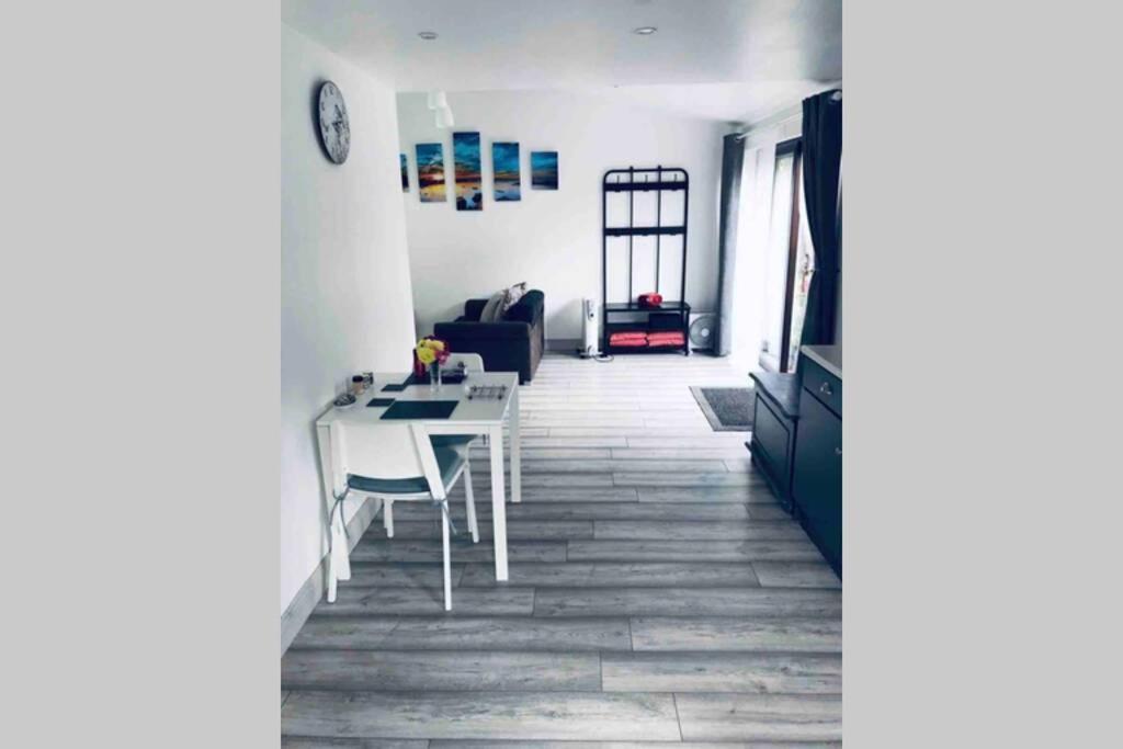 Fuchsia Apartment Tranquil Modern Seaside Apartment On The Wild Atlantic Way 戈尔韦 外观 照片