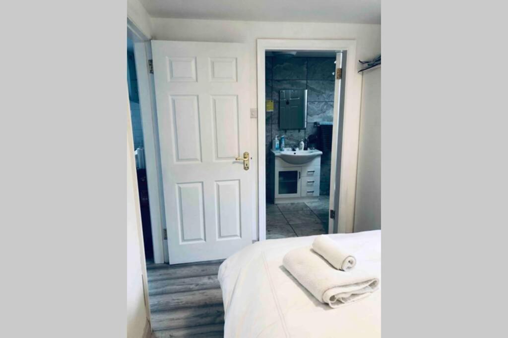 Fuchsia Apartment Tranquil Modern Seaside Apartment On The Wild Atlantic Way 戈尔韦 外观 照片